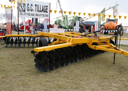 Hutchmaster disc harrow